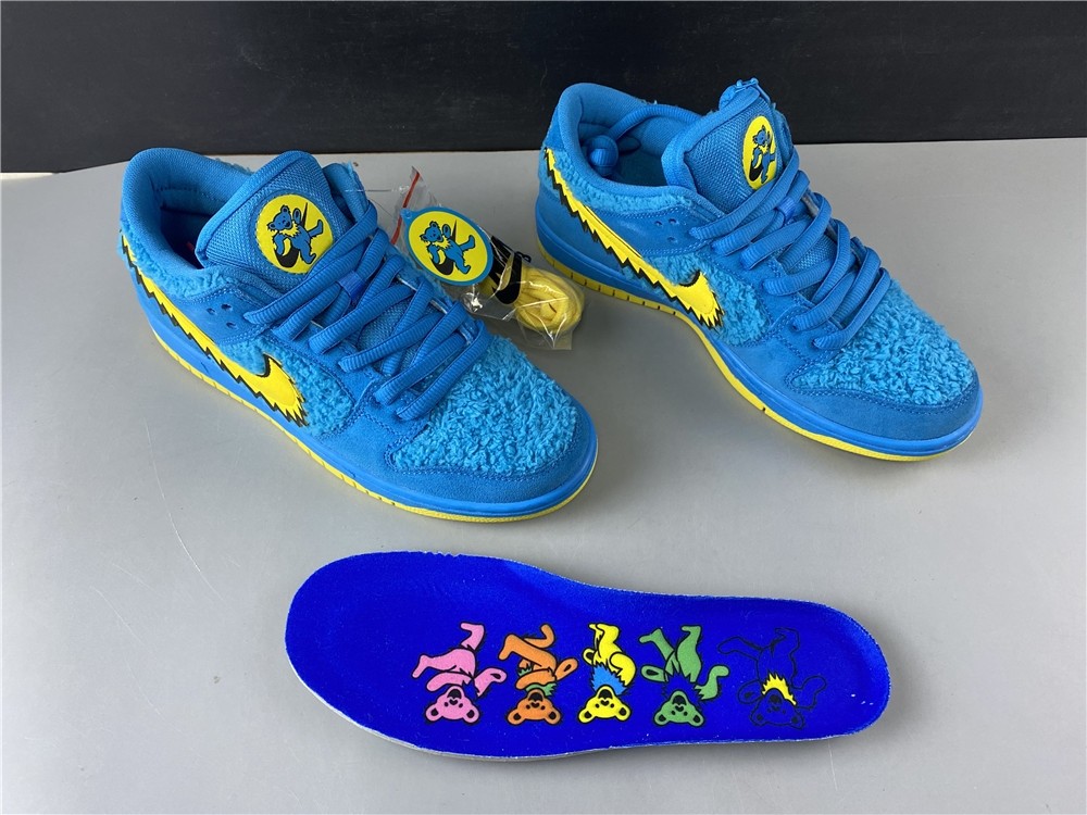 Grateful Dead x Nike SB Dunk Low CJ5378-400