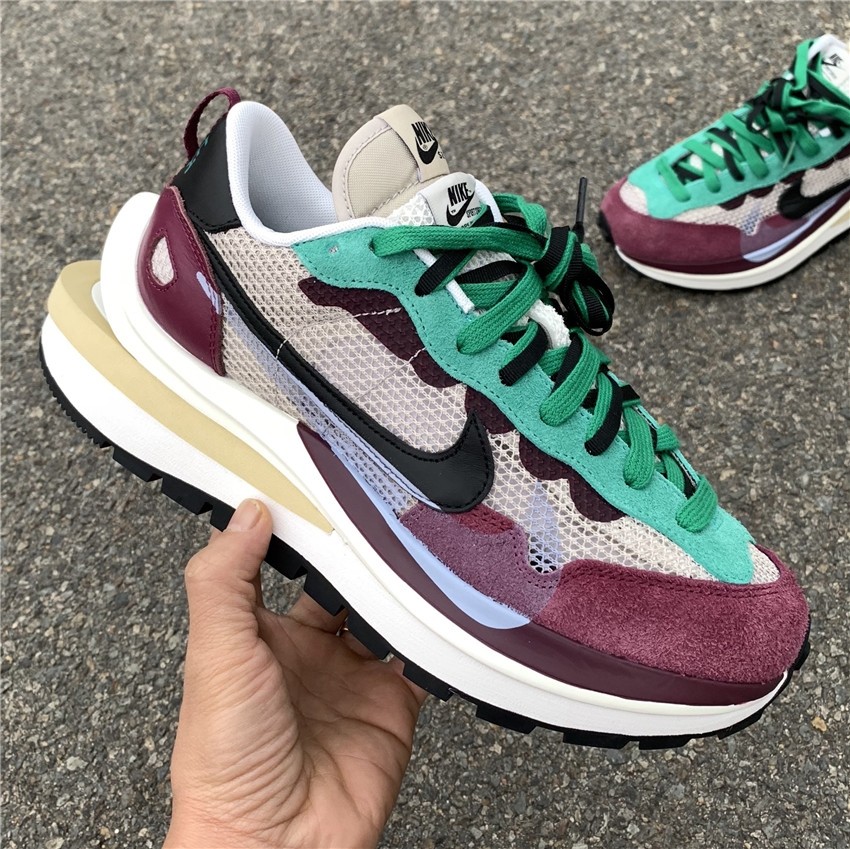 Nike Vaporwaffle sacai Villain Red Neptune Green DD3035-200