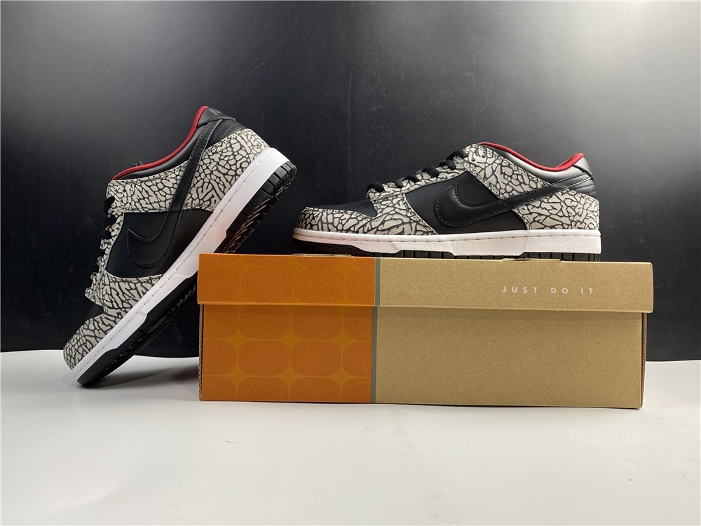 S*p*e × Nike SB Dunk Low “Black Cement" 304292-131