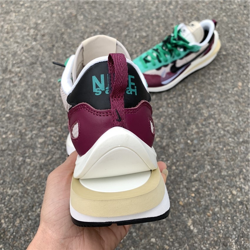 Nike Vaporwaffle sacai Villain Red Neptune Green DD3035-200