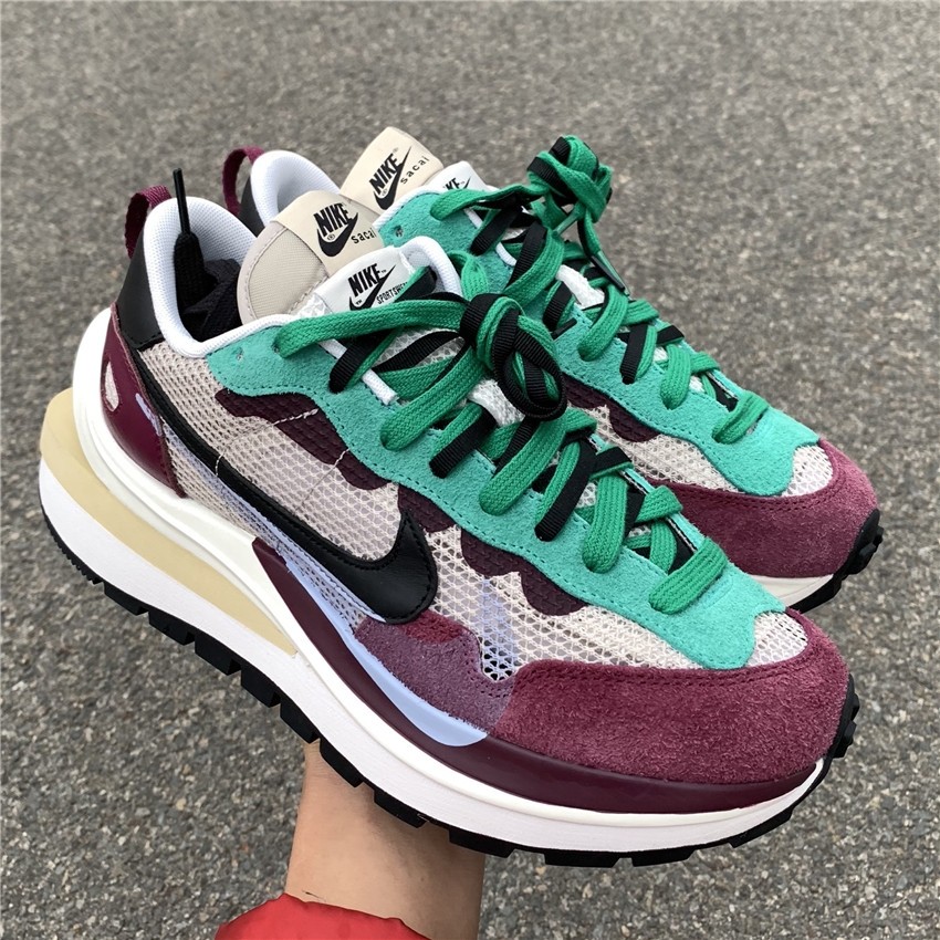 Nike Vaporwaffle sacai Villain Red Neptune Green DD3035-200