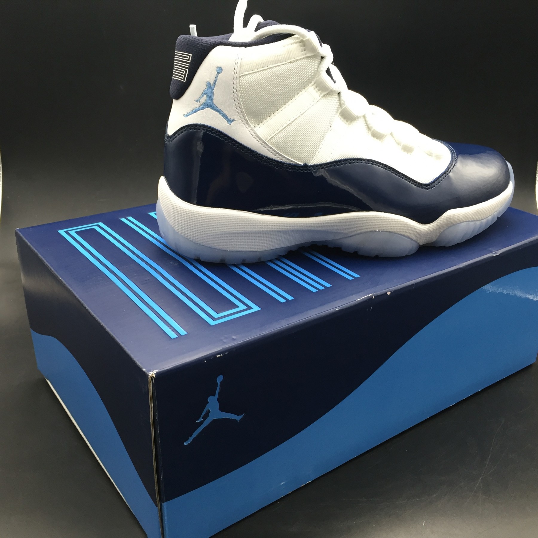 AIR JORDAN 11 RETRO "WIN LIKE