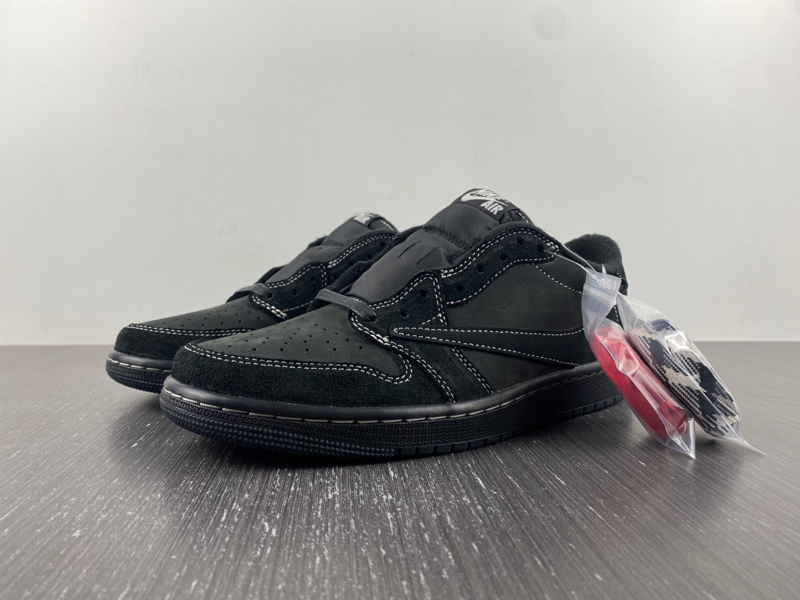 TRAVIS SCOTT X AIR JORDAN 1 LOW OG SP "BLACK PHANTOM" DM7866-100