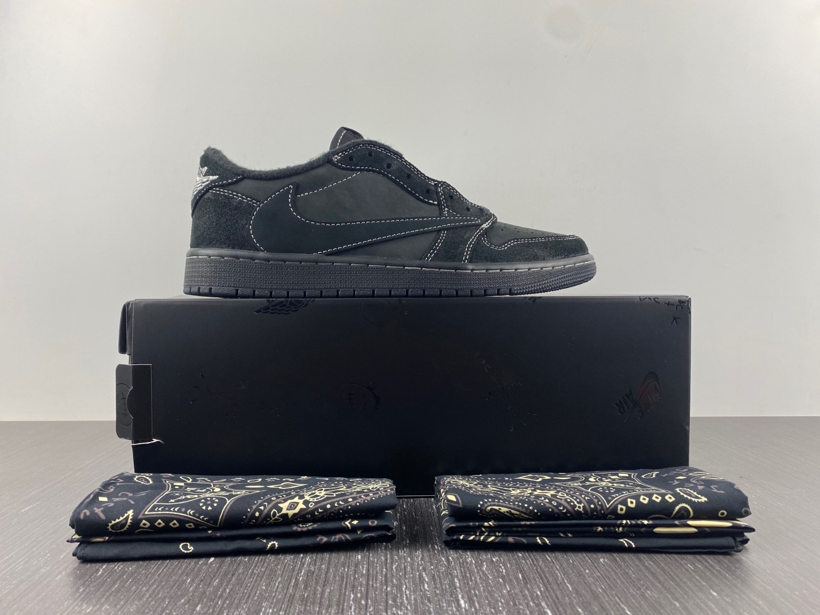 TRAVIS SCOTT X AIR JORDAN 1 LOW OG SP "BLACK PHANTOM" DM7866-100