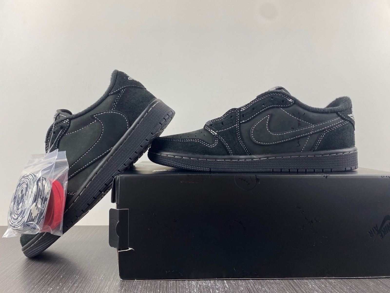 TRAVIS SCOTT X AIR JORDAN 1 LOW OG SP "BLACK PHANTOM" DM7866-100
