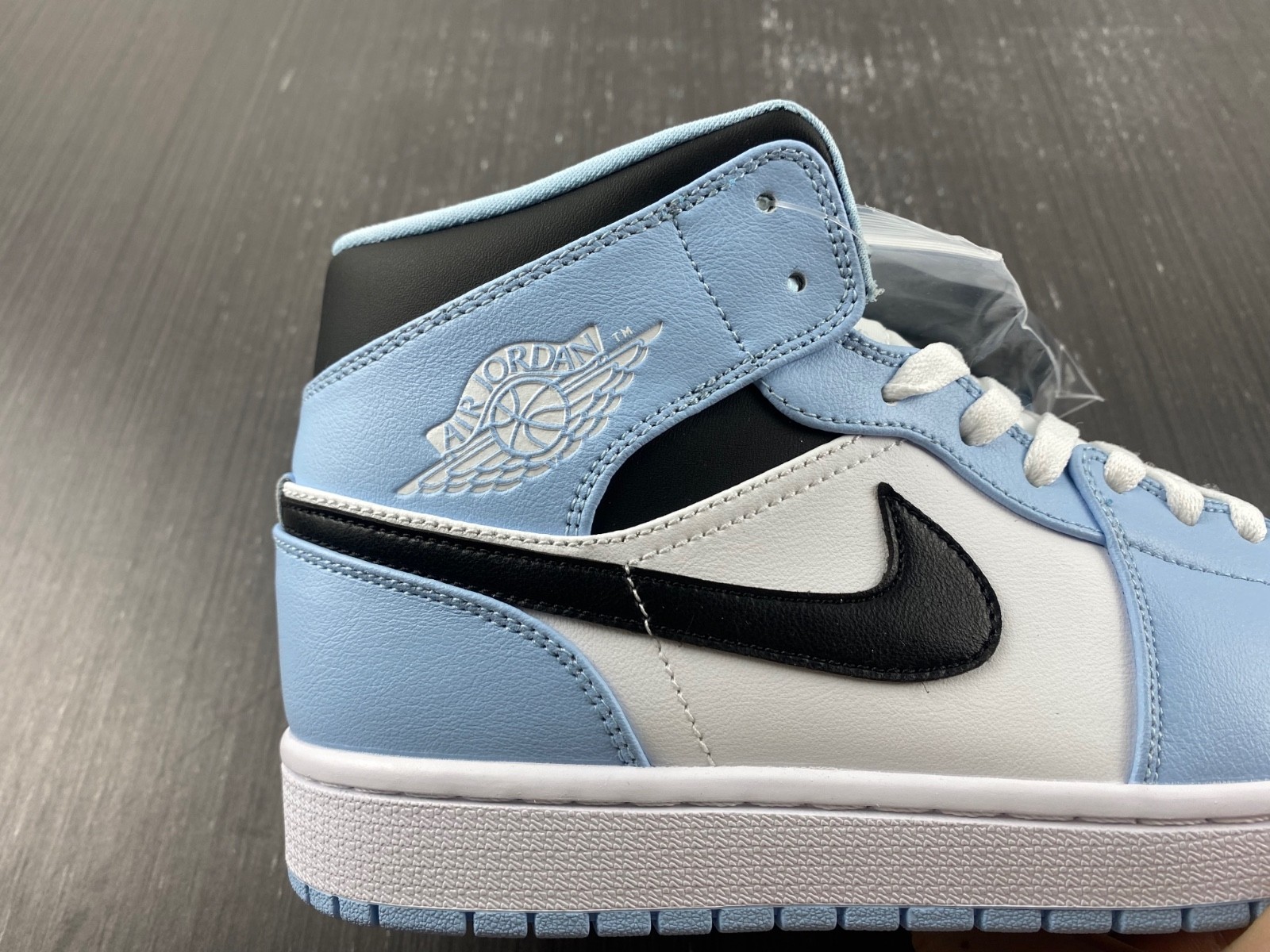 Air Jordan 1 Mid Ice Blue (GS) - 555112-401