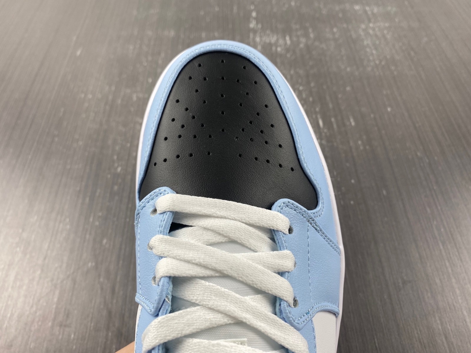 Air Jordan 1 Mid Ice Blue (GS) - 555112-401