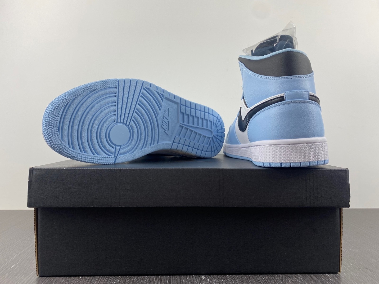 Air Jordan 1 Mid Ice Blue (GS) - 555112-401