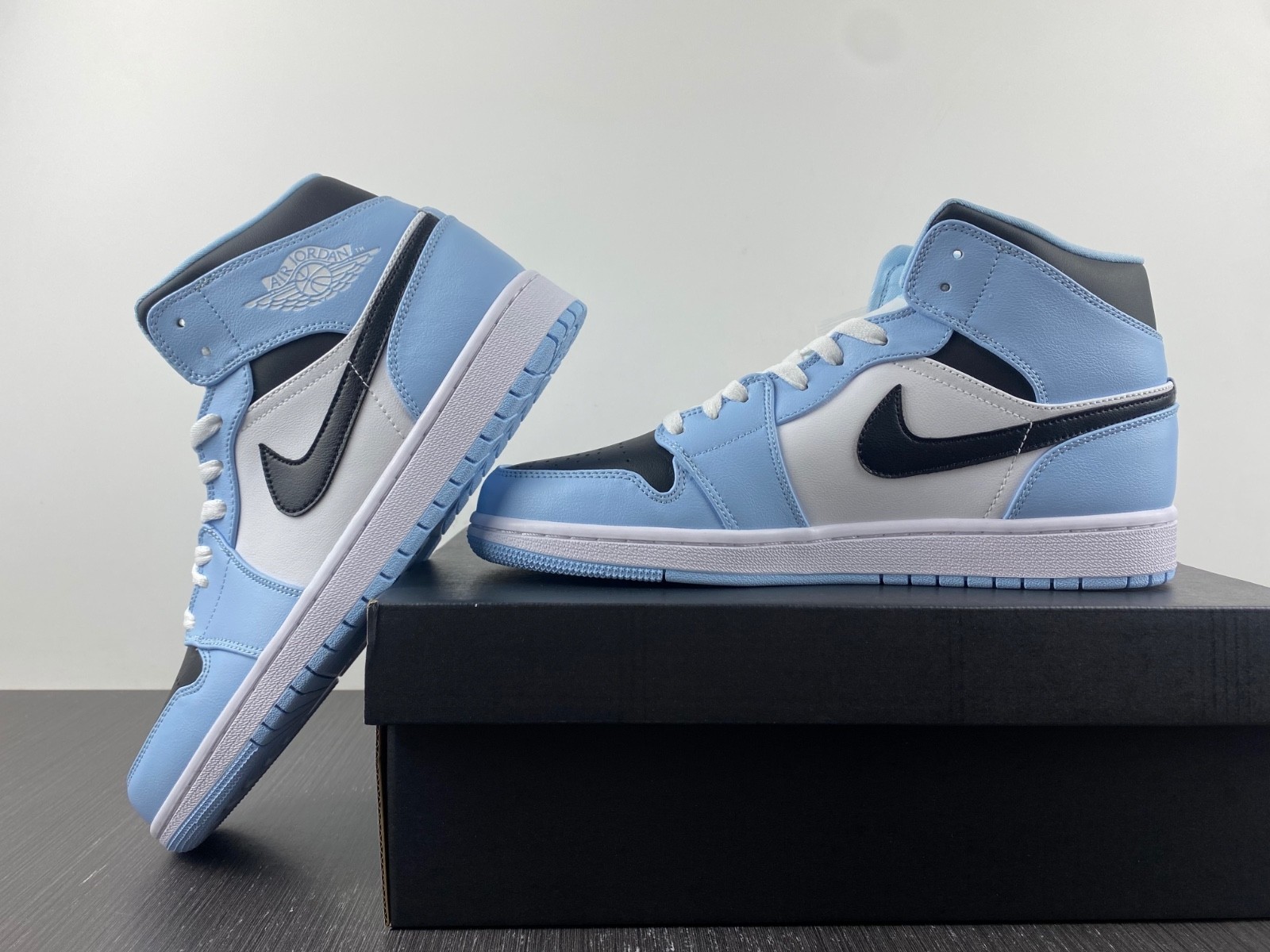 Air Jordan 1 Mid Ice Blue (GS) - 555112-401
