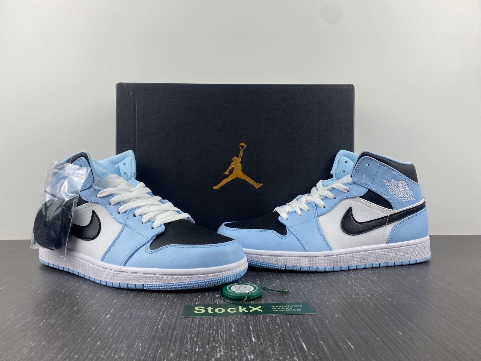 Air Jordan 1 Mid Ice Blue (GS) - 555112-401