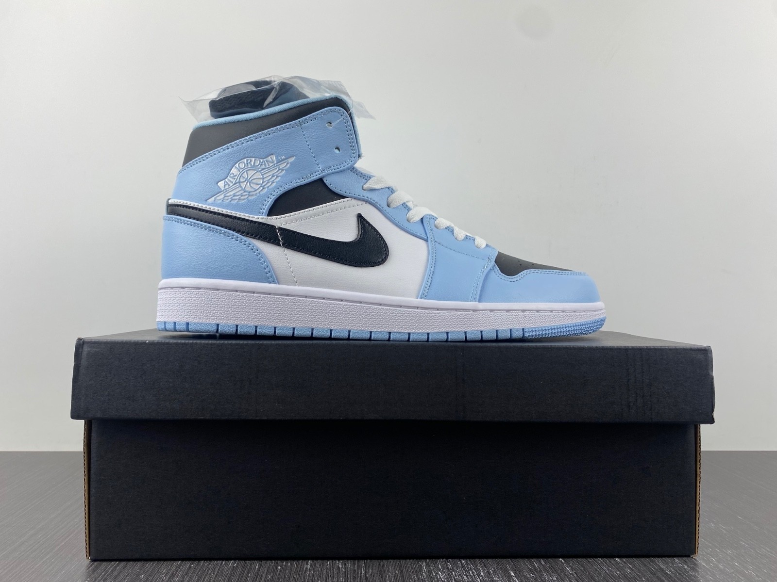 Air Jordan 1 Mid Ice Blue (GS) - 555112-401