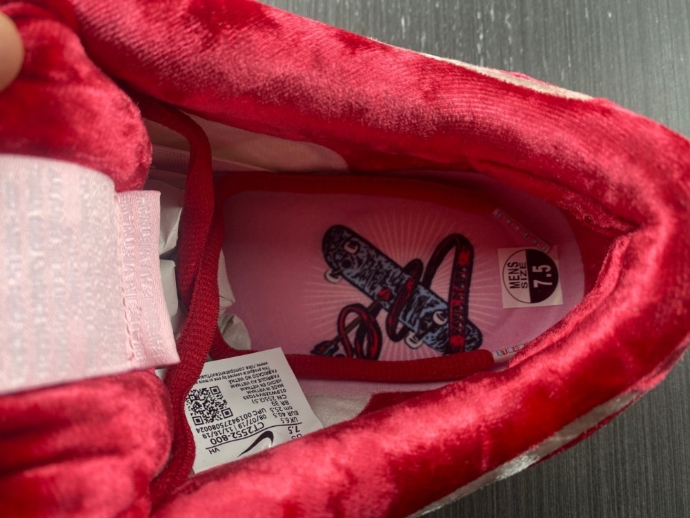 Nike Dunk SB Low strangelove skateboards CT2552-800