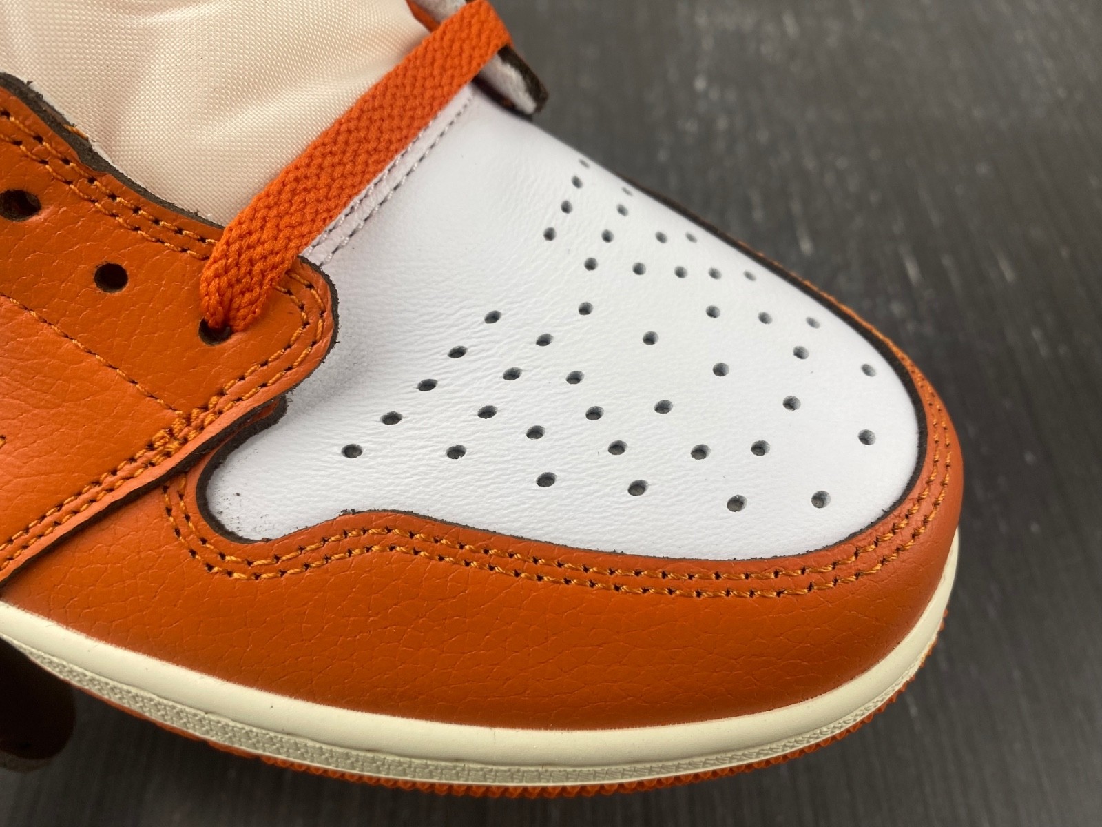 Air Jordan 1 Retro High OG Starfish (W) - DO9369-101