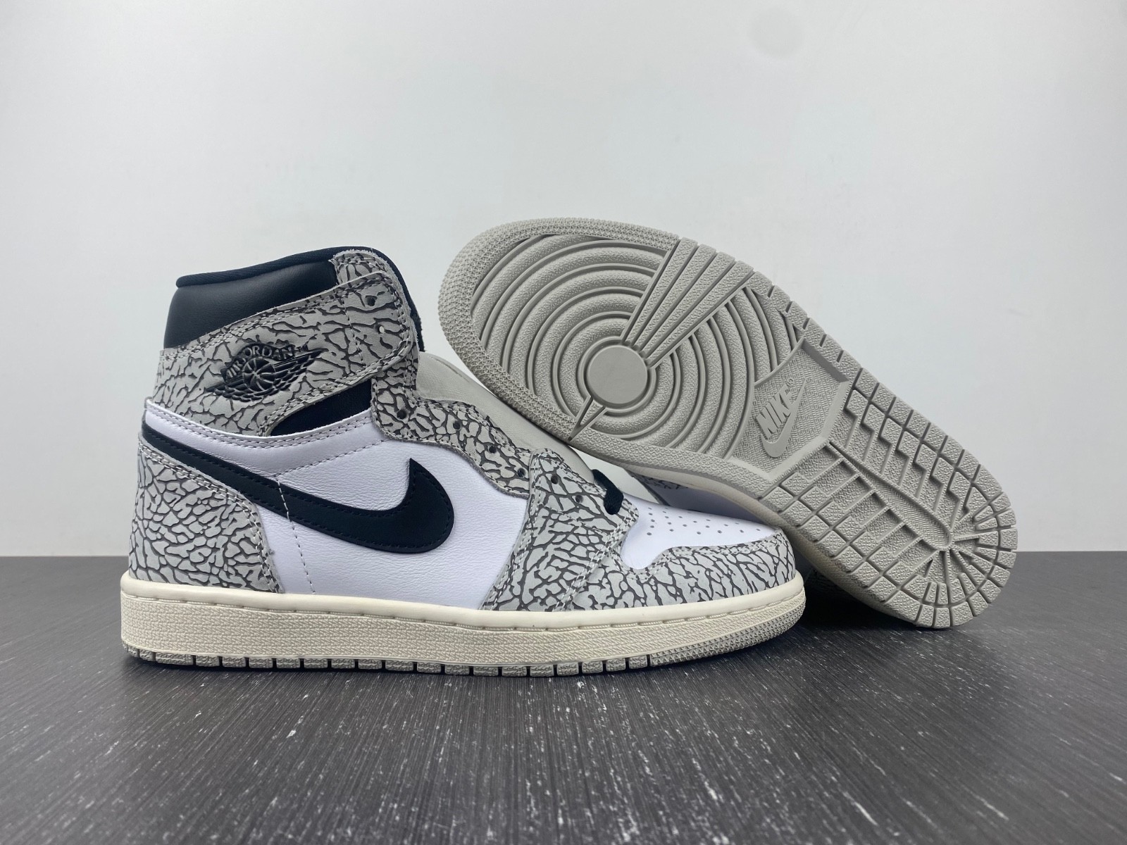 Air Jordan 1 Retro High OG White Cement - DZ5485-052