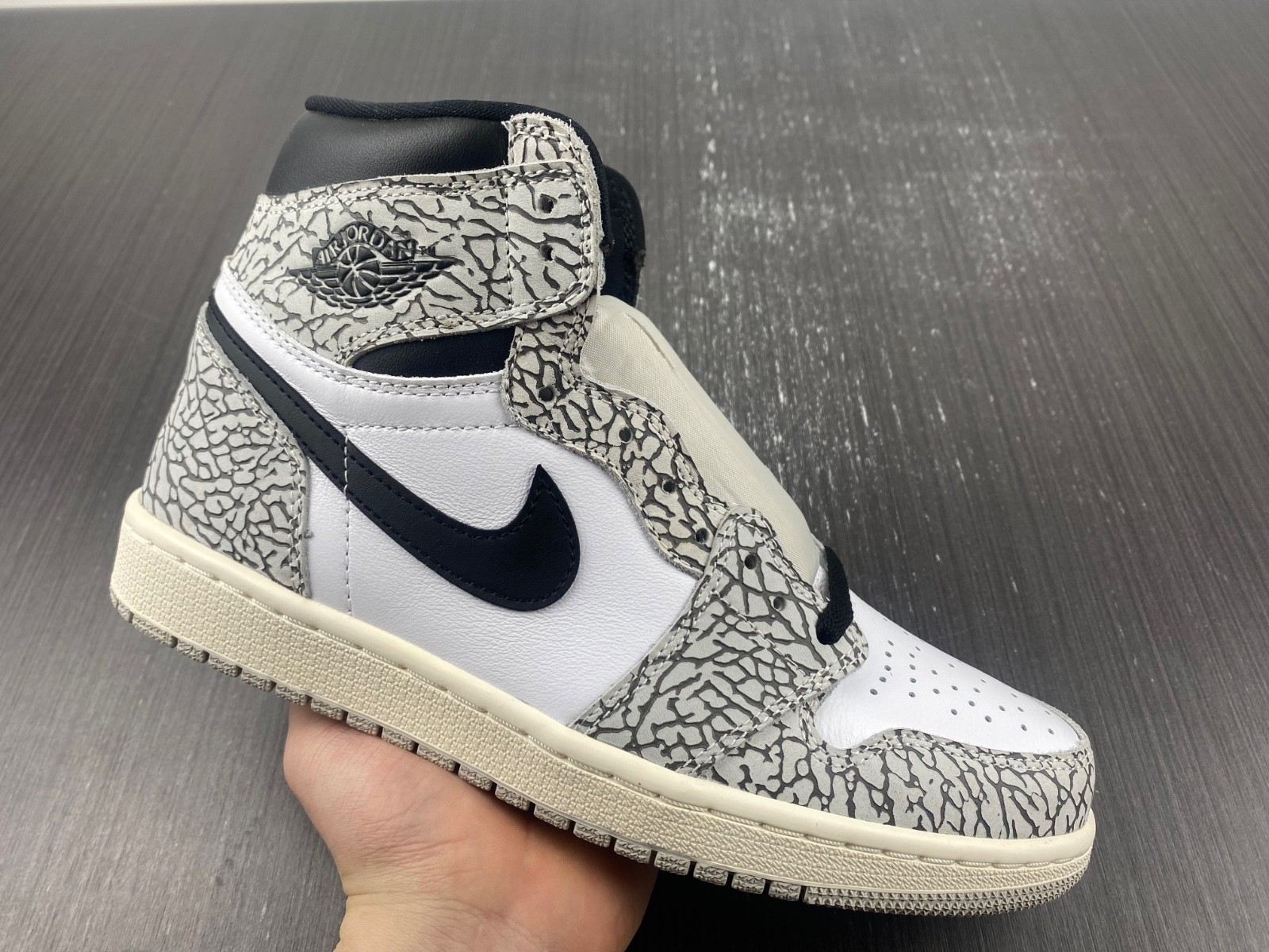 Air Jordan 1 Retro High OG White Cement - DZ5485-052
