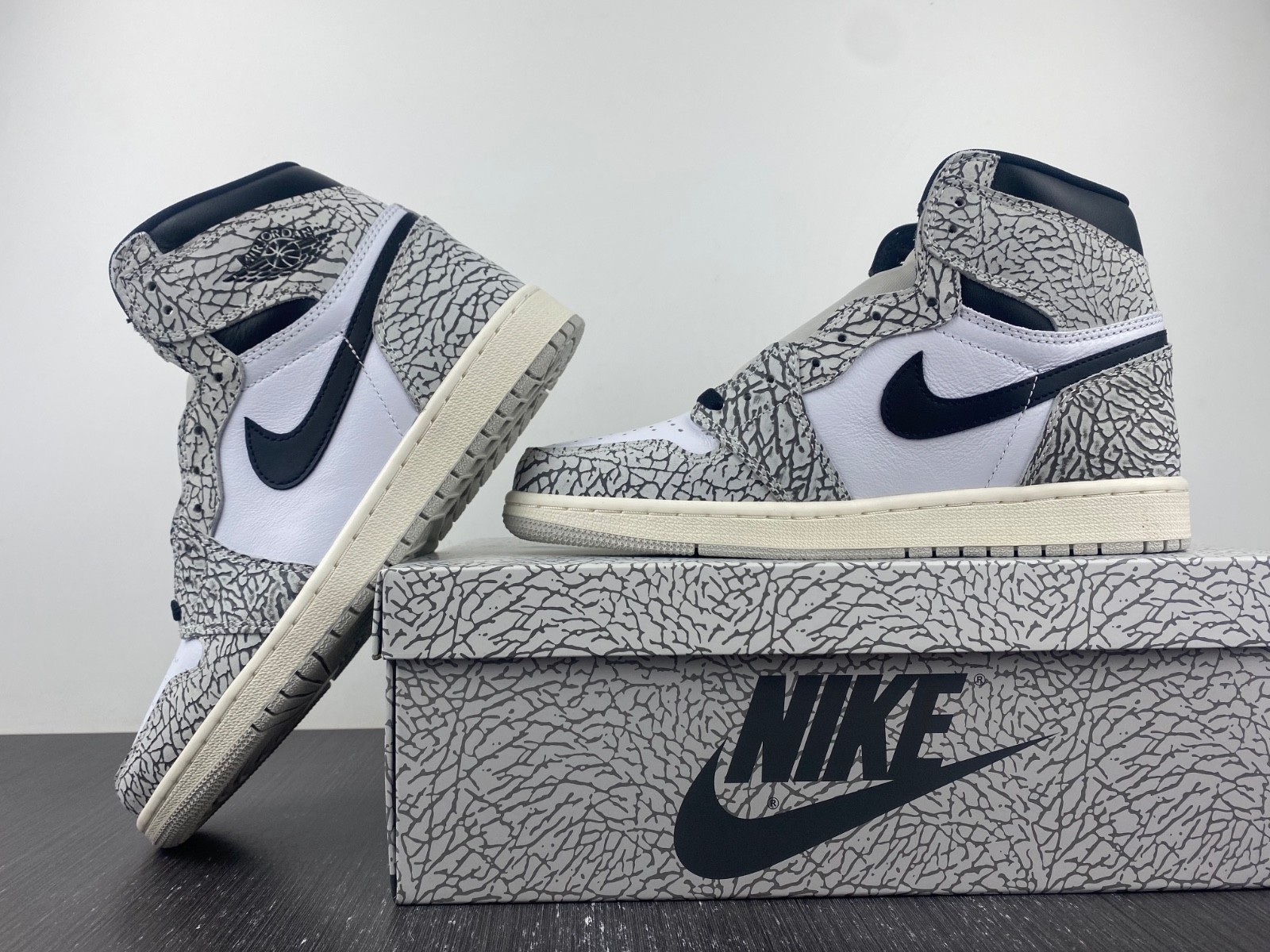 Air Jordan 1 Retro High OG White Cement - DZ5485-052