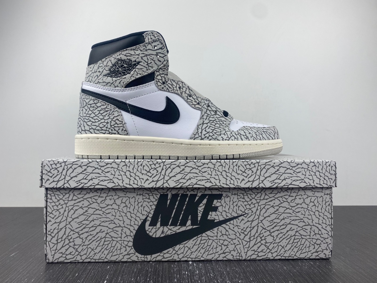Air Jordan 1 Retro High OG White Cement - DZ5485-052