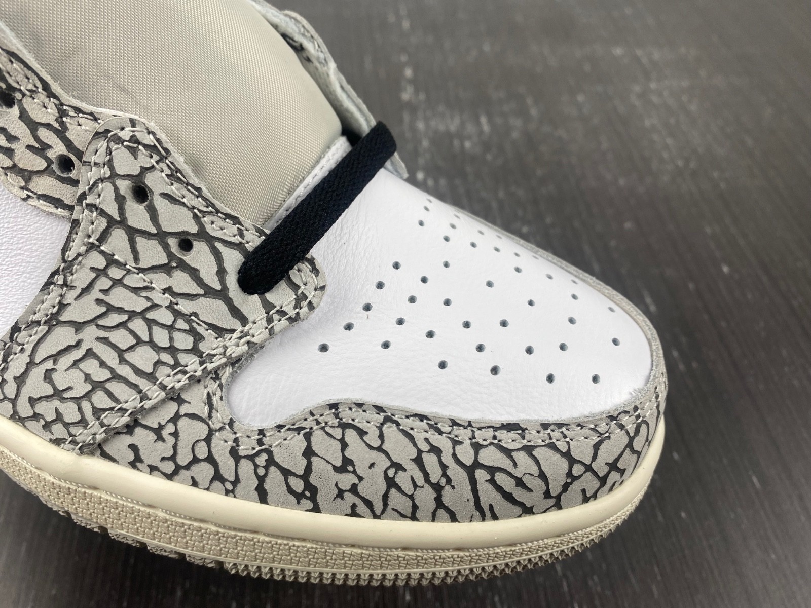 Air Jordan 1 Retro High OG White Cement - DZ5485-052