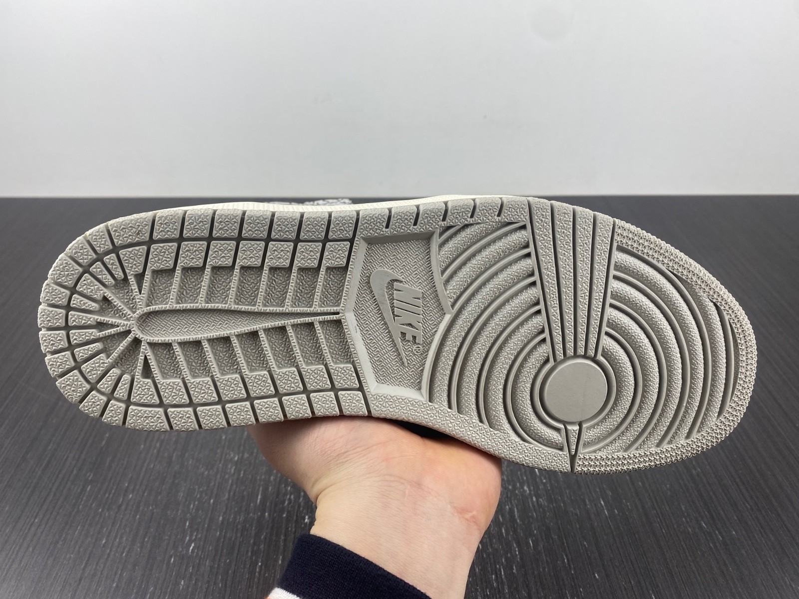 Air Jordan 1 Retro High OG White Cement - DZ5485-052