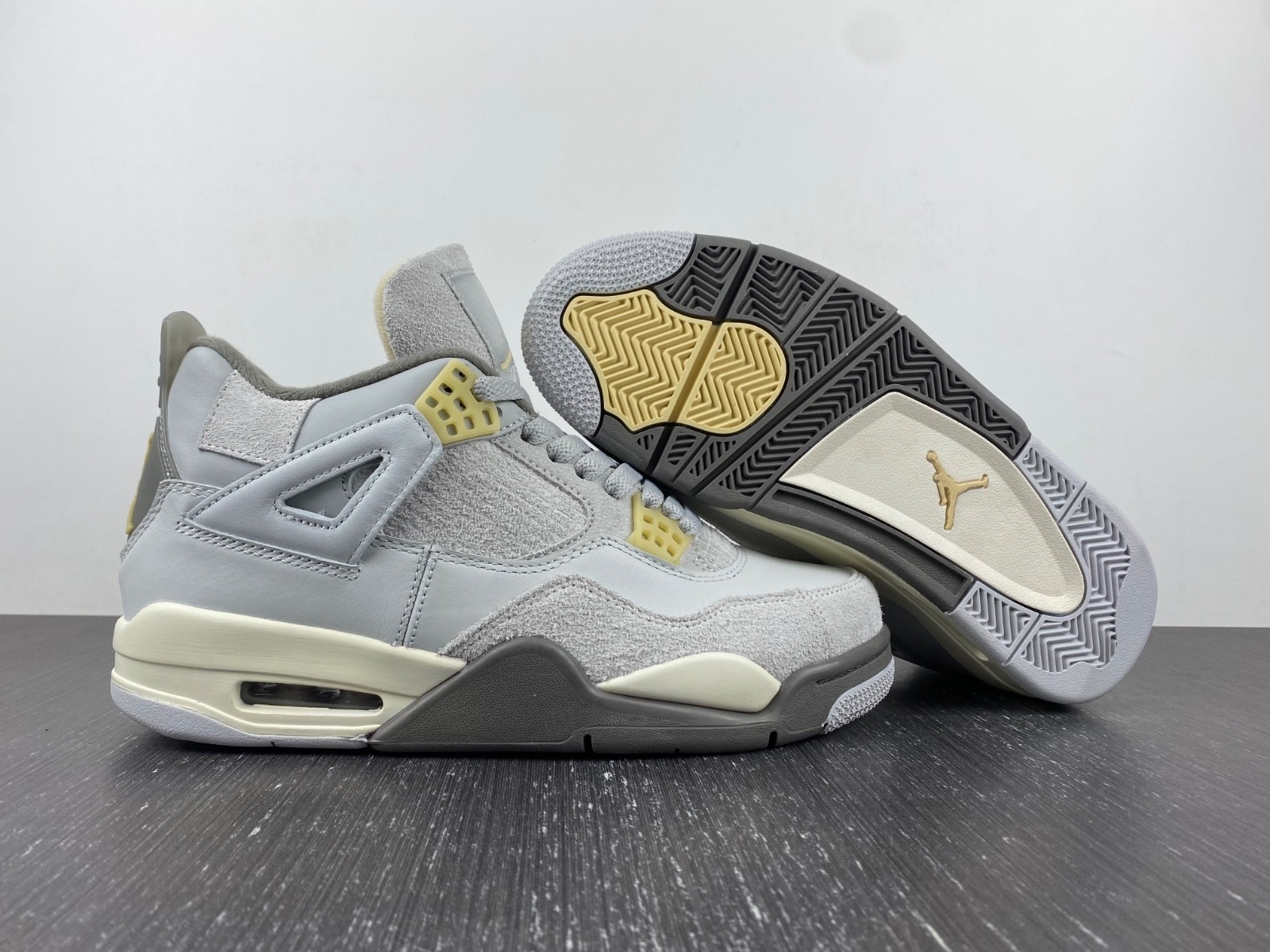 Air Jordan 4 Retro SE Craft Photon Dust - DV3742-021