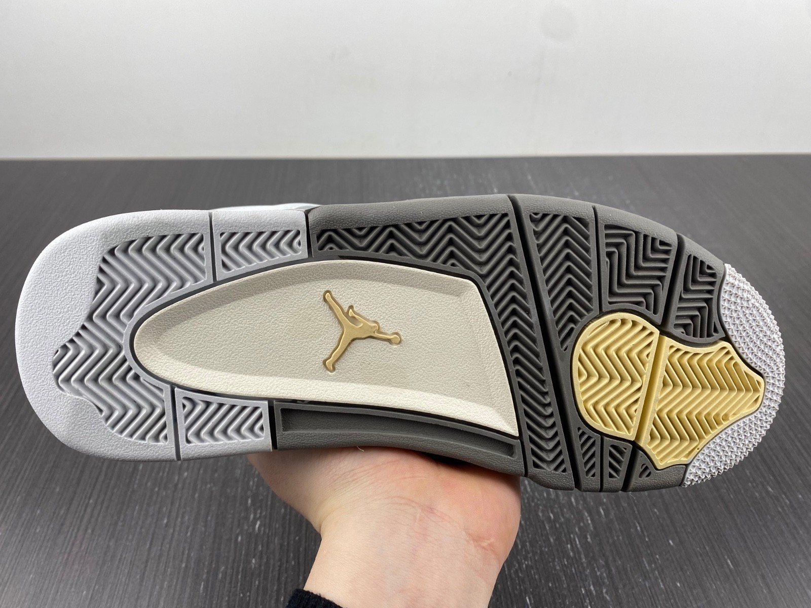 Air Jordan 4 Retro SE Craft Photon Dust - DV3742-021