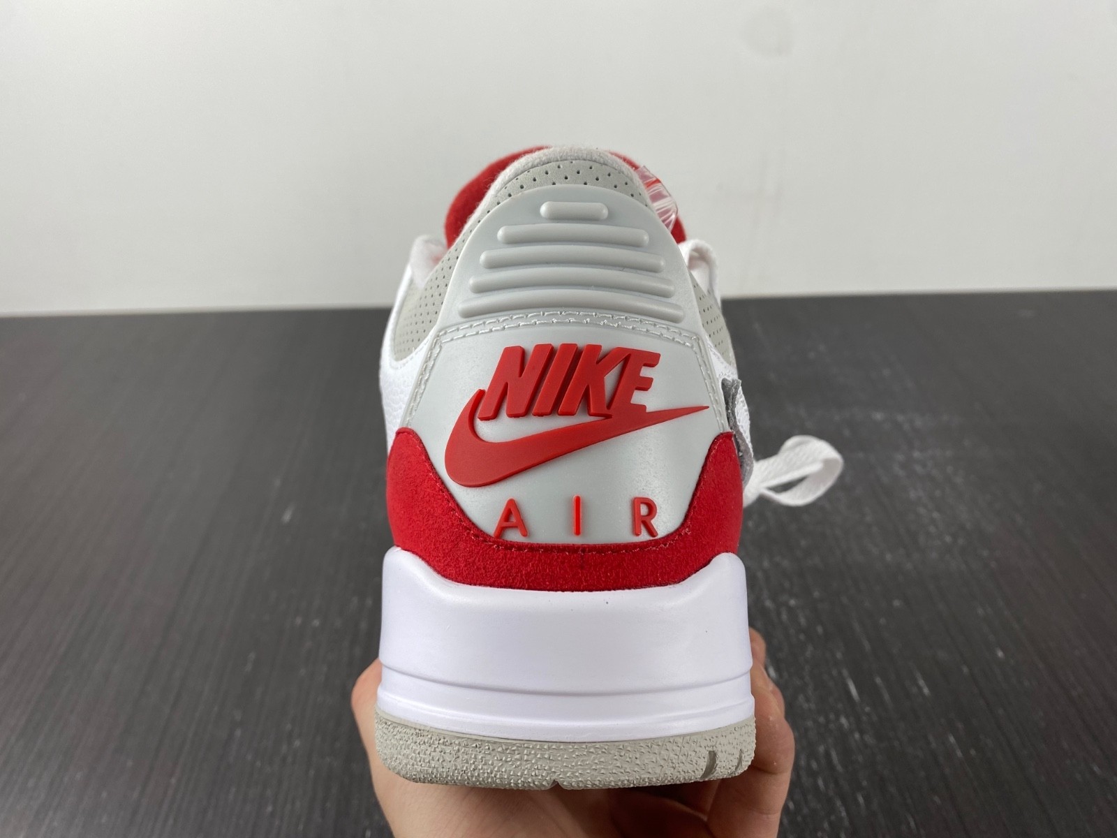 Air Jordan 3 Retro Tinker White University Red - CJ0939-100