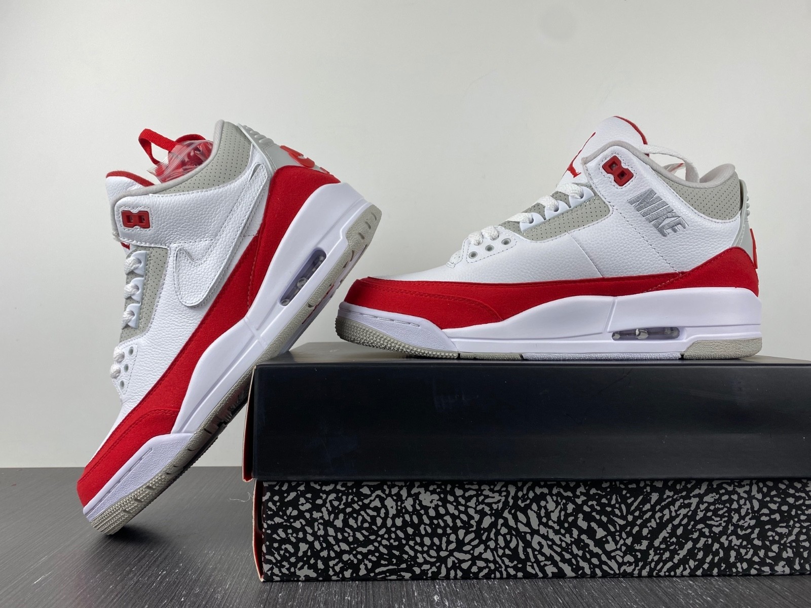 Air Jordan 3 Retro Tinker White University Red - CJ0939-100
