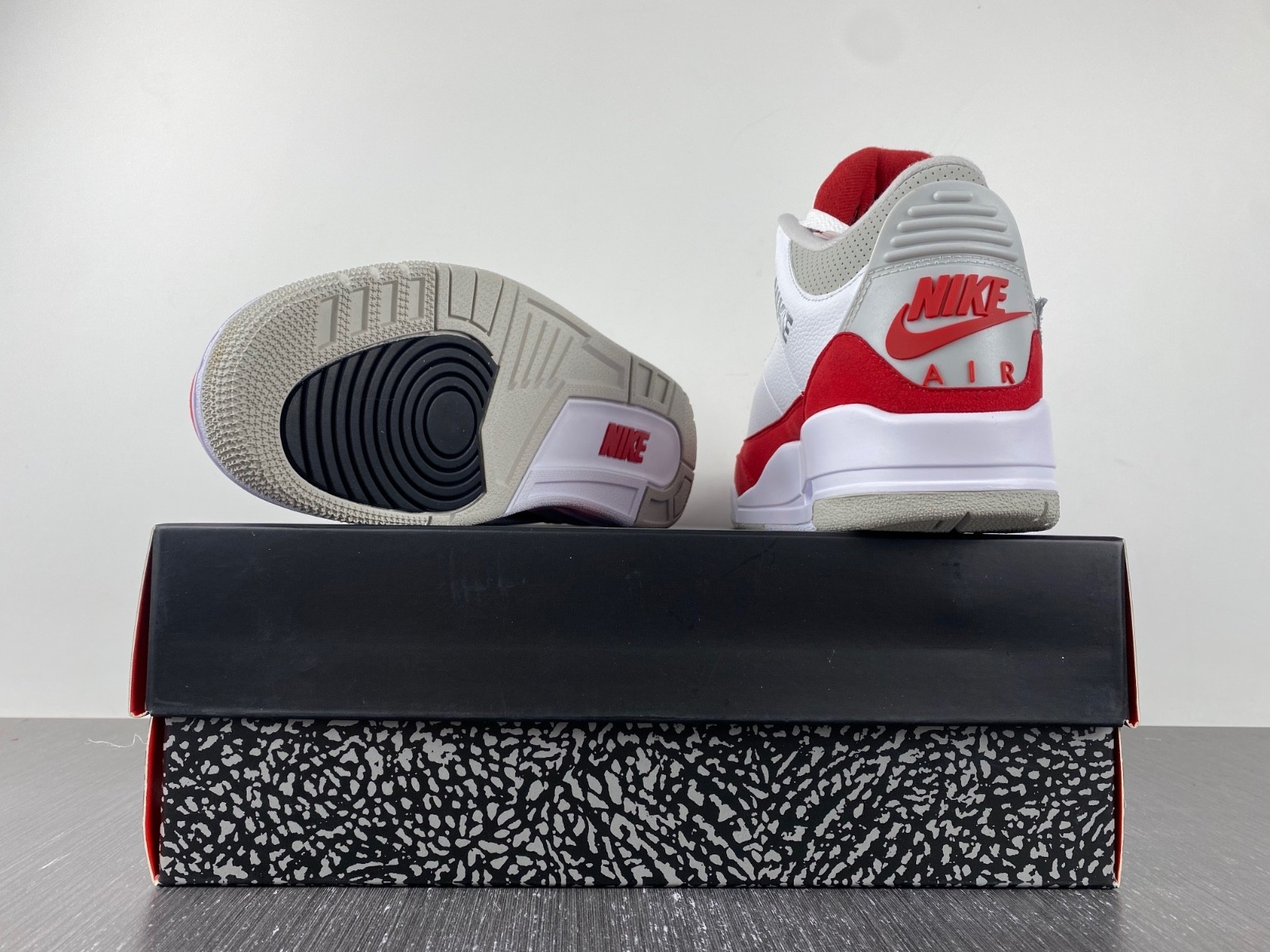 Air Jordan 3 Retro Tinker White University Red - CJ0939-100