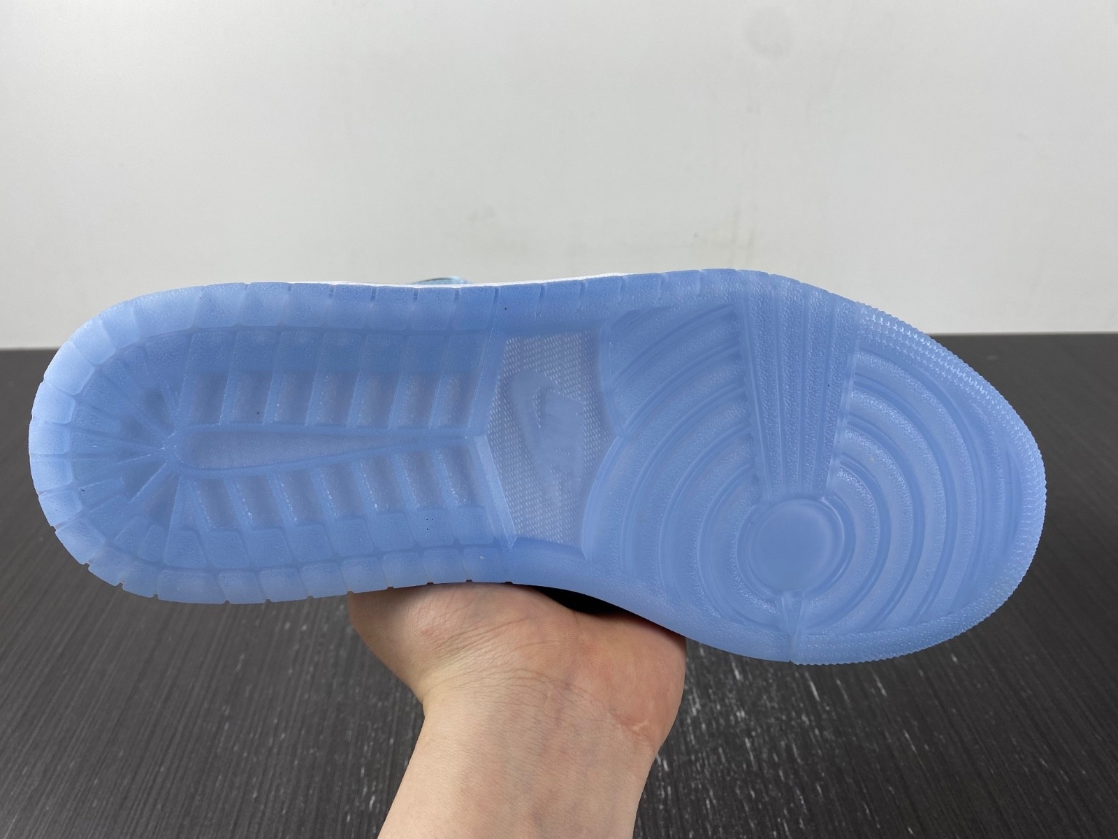 Air Jordan 1 Mid SE Ice Blue - DV1308-104