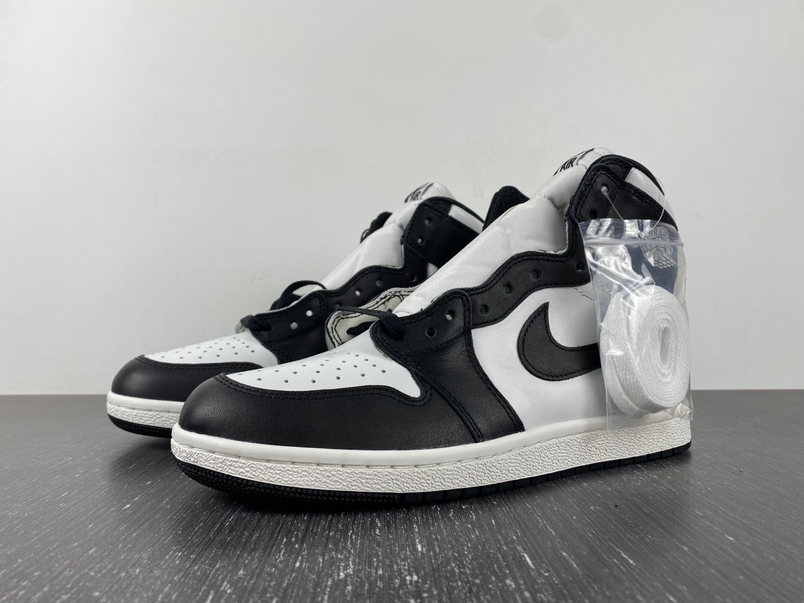 Air Jordan 1 Retro High 85 Black White BQ4422-001