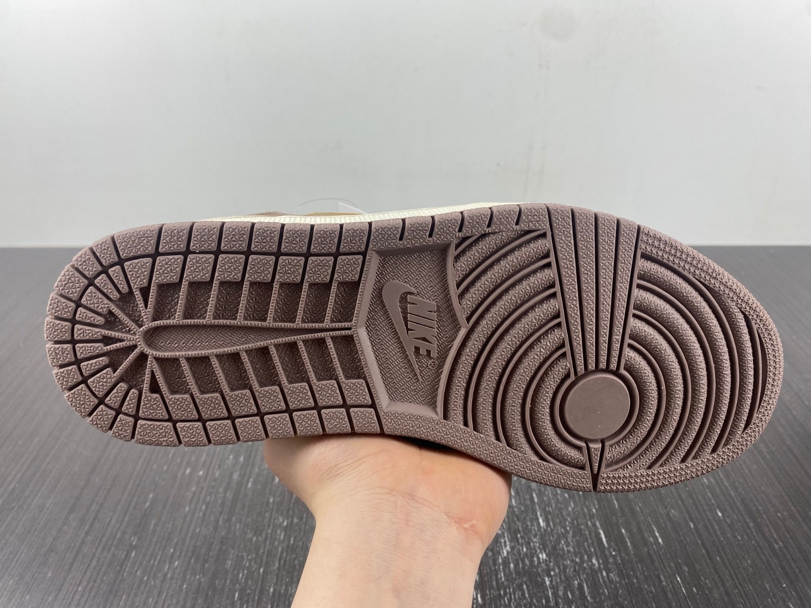 Air Jordan 1 Low SE Craft Taupe Haze - DN1635-200