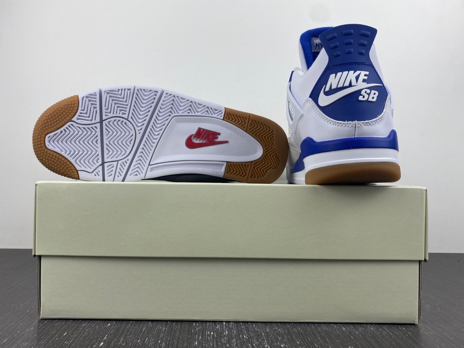 Nike Air Jordan 4 Retro DR5415-140