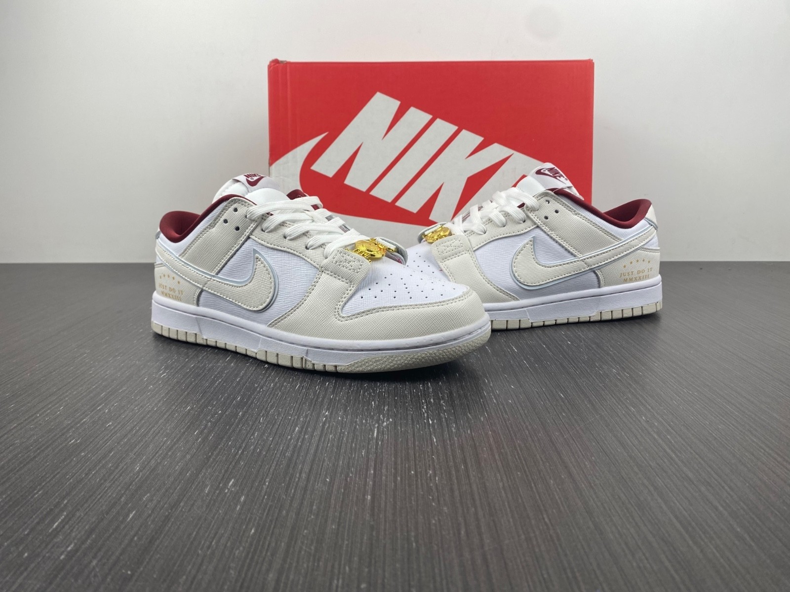 Nike Dunk Low "Just Do It" DV1160-100