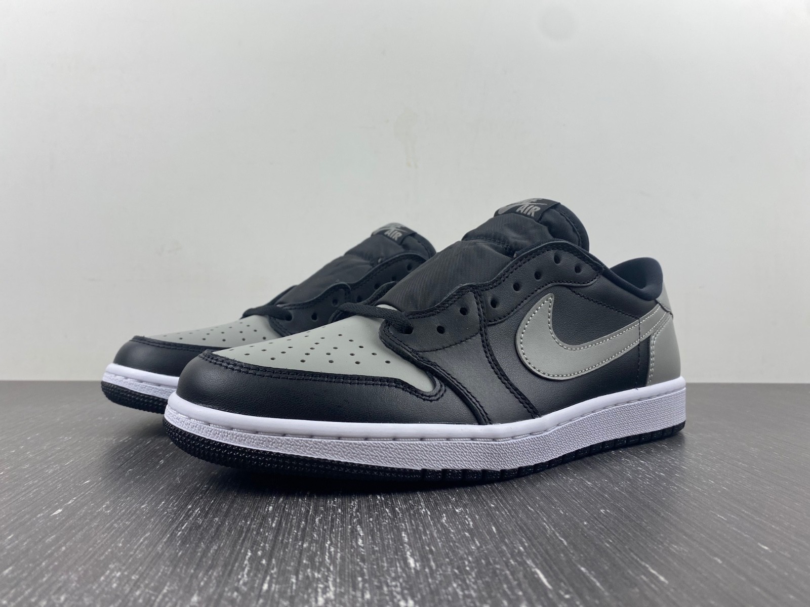 Air Jordan 1 Retro Low Shadow - 705329-003