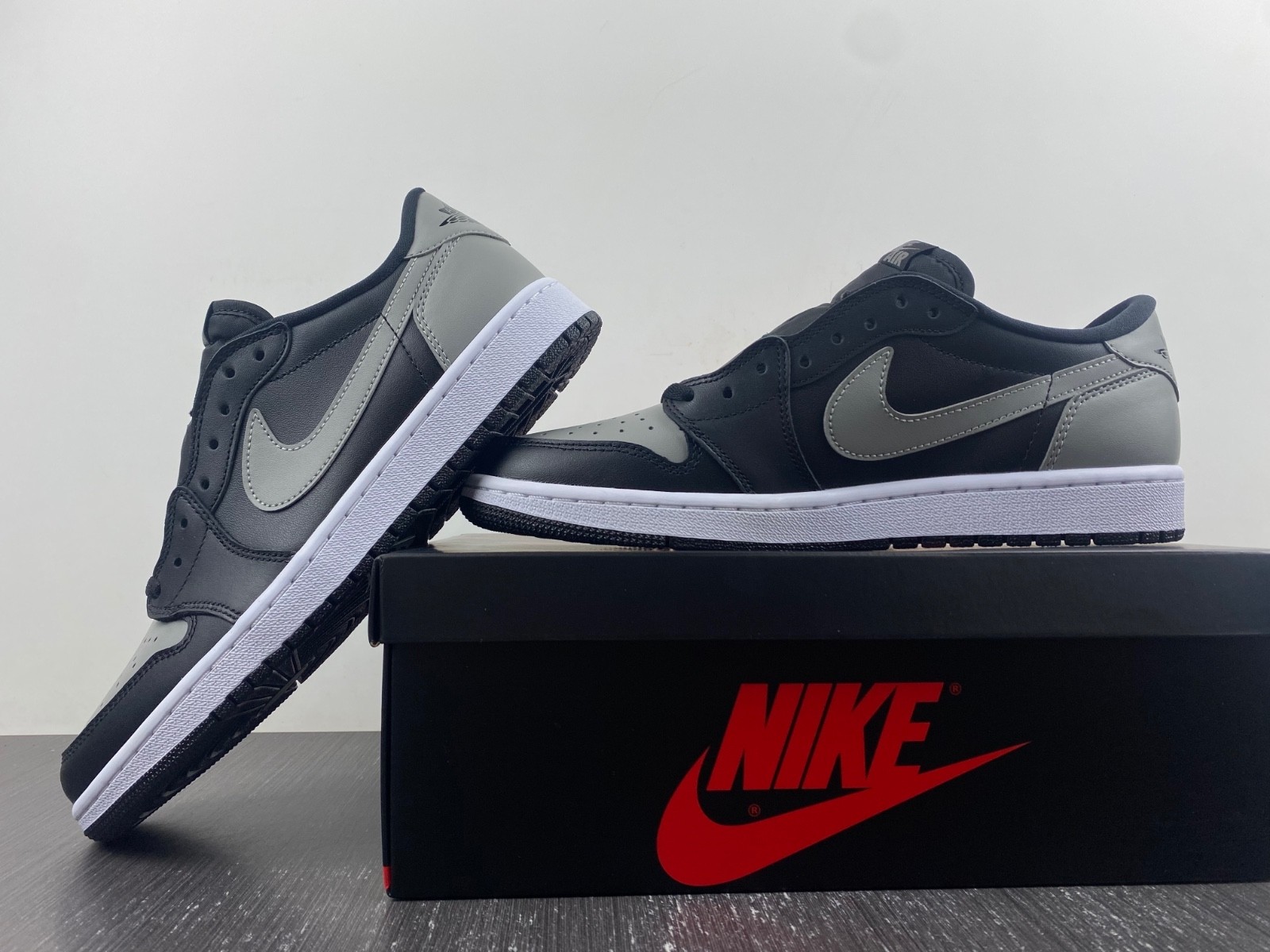 Air Jordan 1 Retro Low Shadow - 705329-003