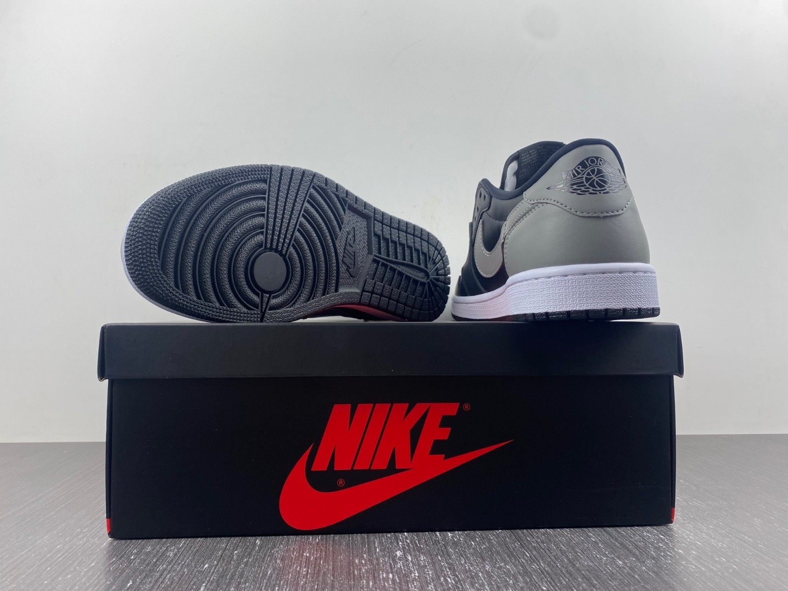 Air Jordan 1 Retro Low Shadow - 705329-003
