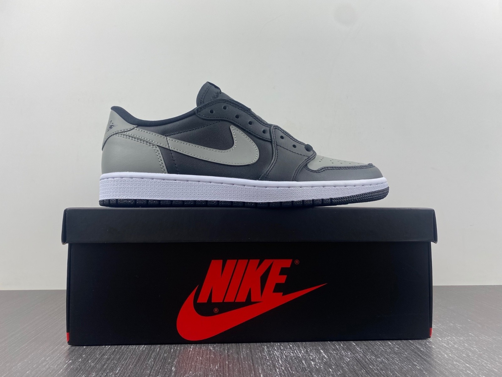 Air Jordan 1 Retro Low Shadow - 705329-003