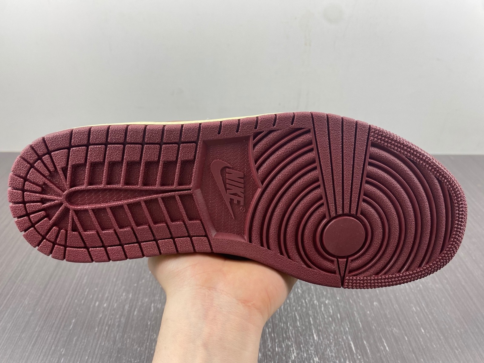 Air Jordan 1 Mid SE Tiki Leaf Team Red DZ2820-601