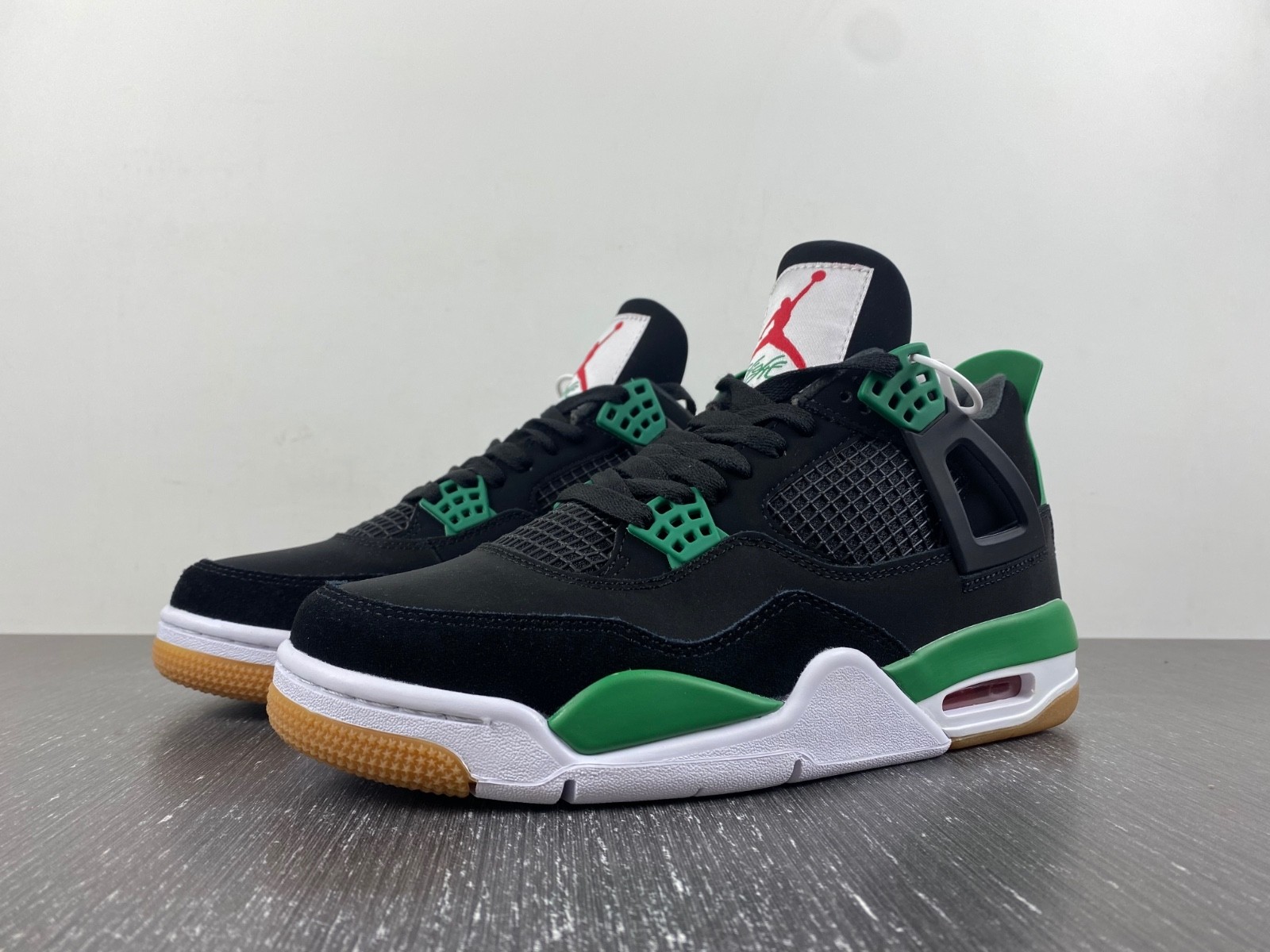 Nike_SB_x_Air_Jordan_4 DR5415-030