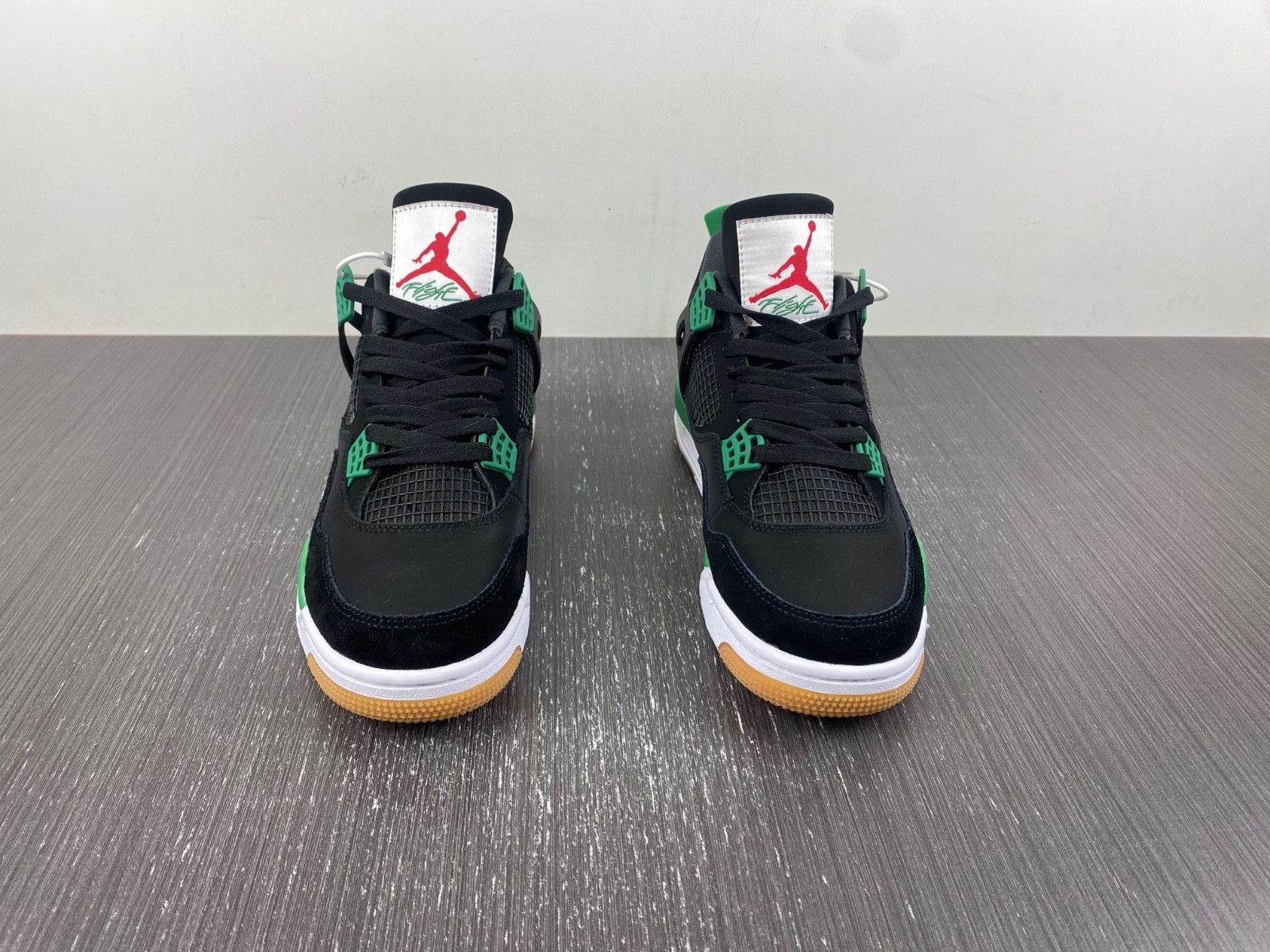 Nike_SB_x_Air_Jordan_4 DR5415-030