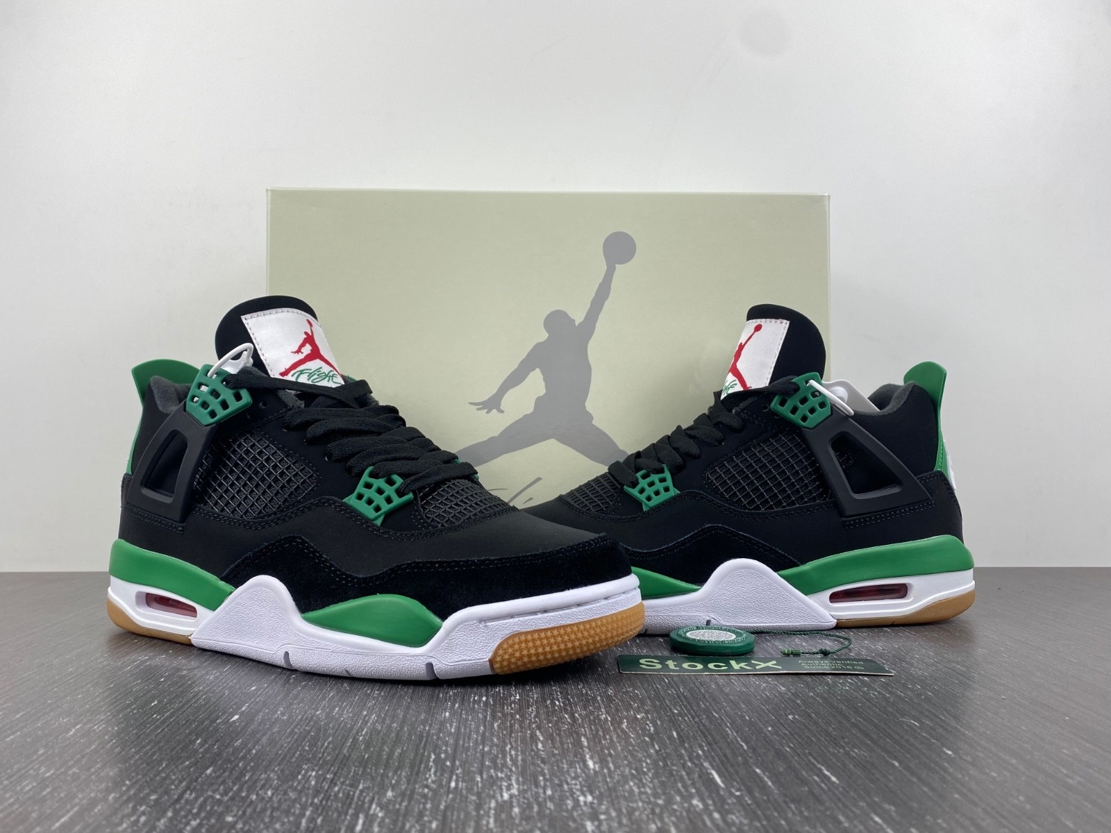 Nike_SB_x_Air_Jordan_4 DR5415-030