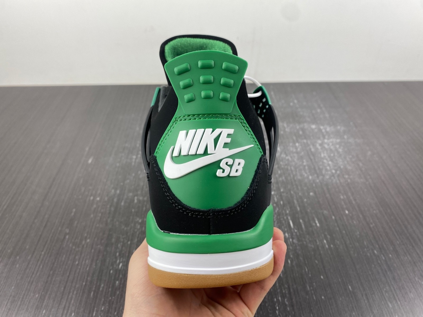 Nike_SB_x_Air_Jordan_4 DR5415-030