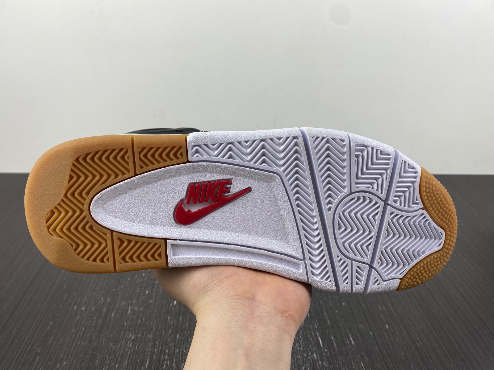 Nike_SB_x_Air_Jordan_4 DR5415-030
