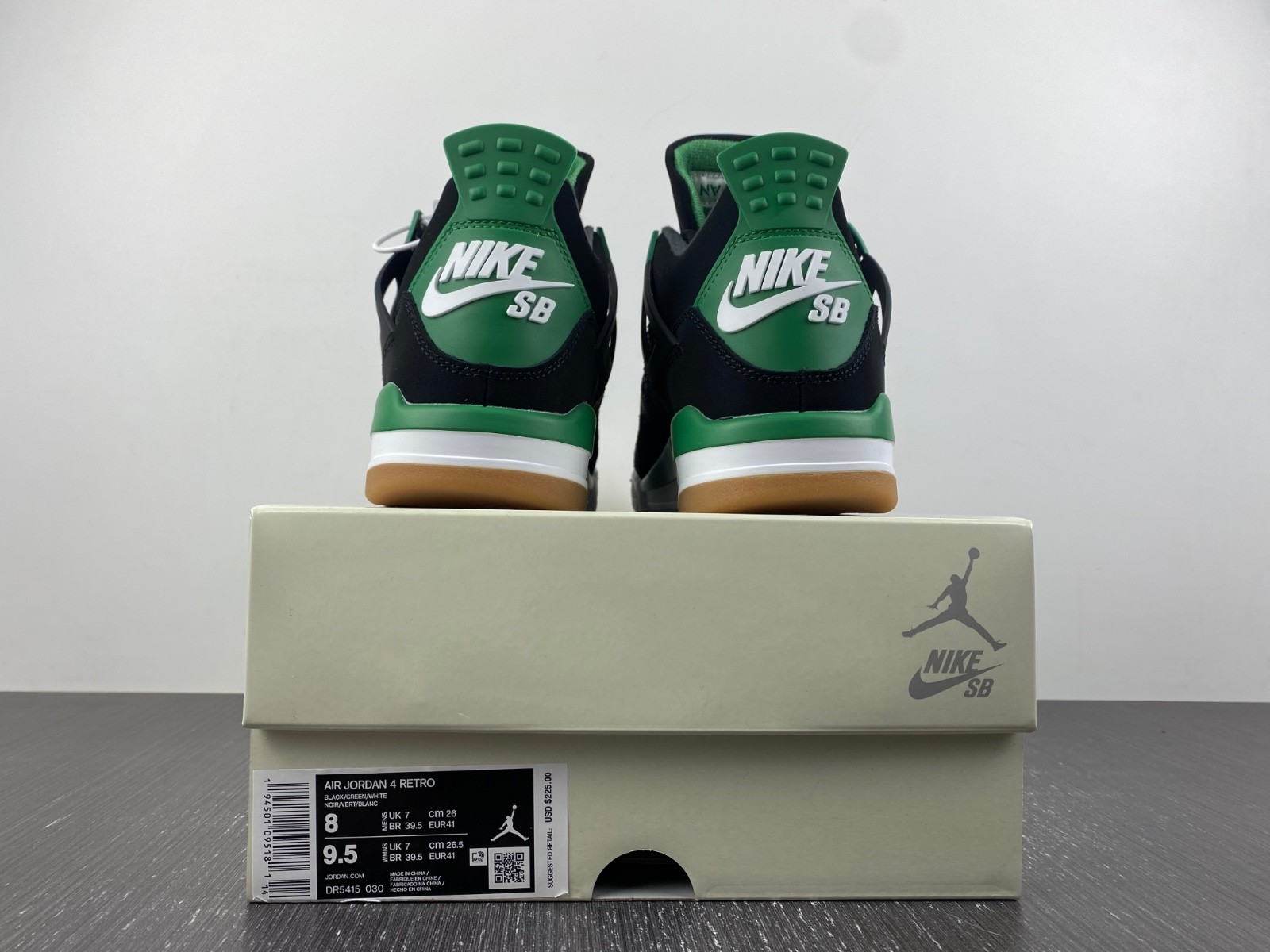 Nike_SB_x_Air_Jordan_4 DR5415-030