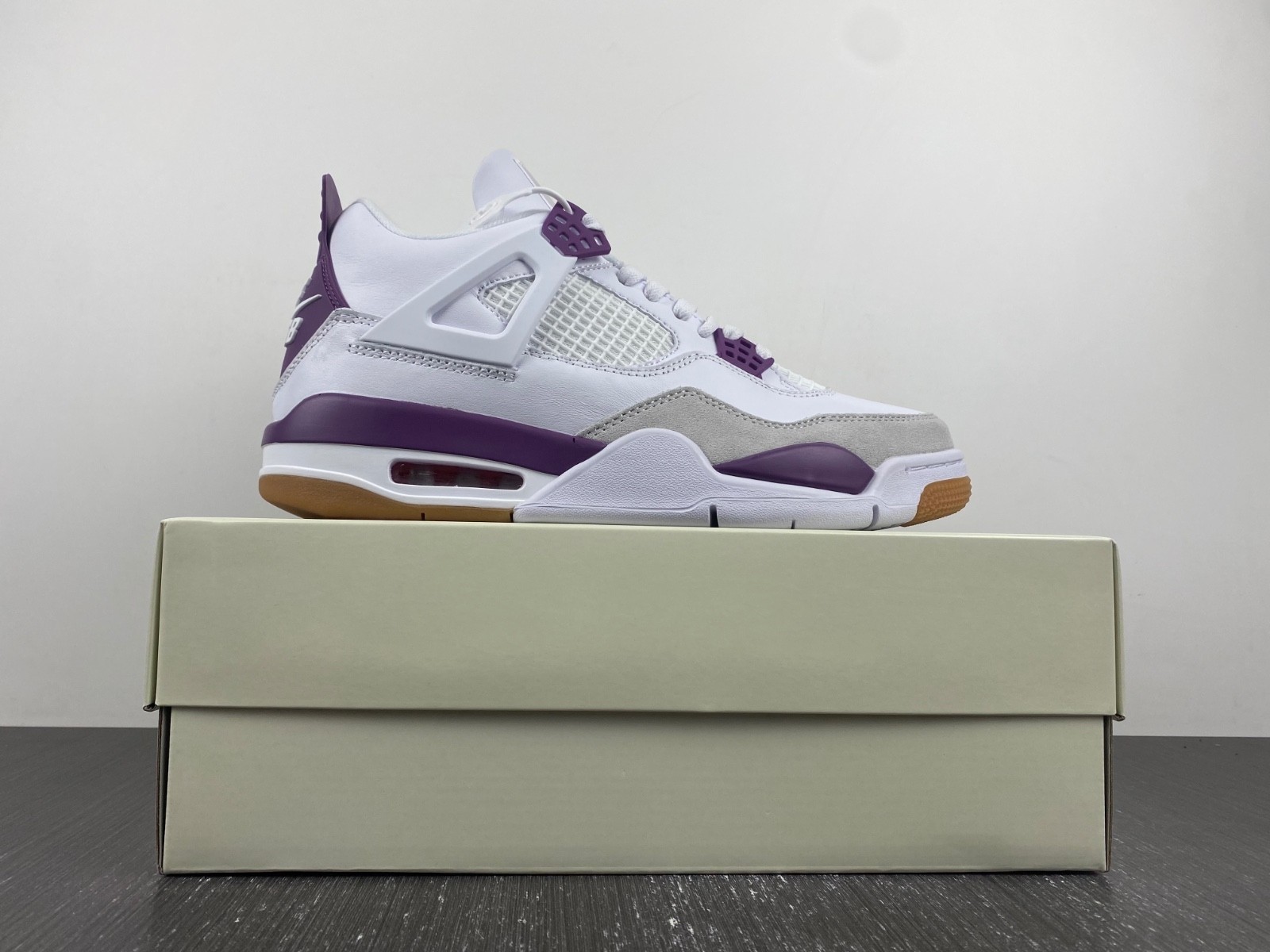 Nike_SB_x_Air_Jordan_4 DR5415-150