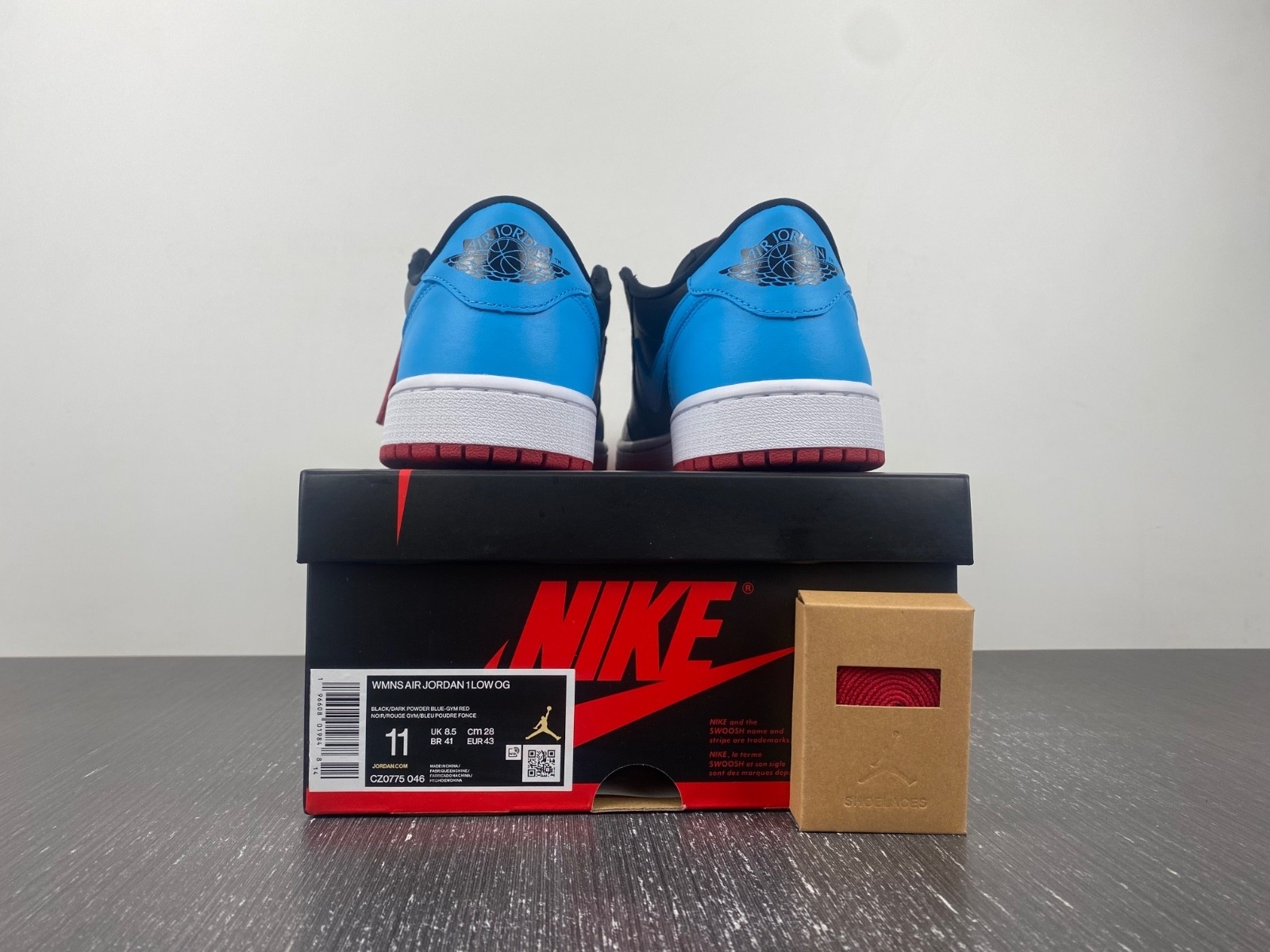 Air Jordan 1 Low OG WMNS UNC to Chicago CZ0775-046
