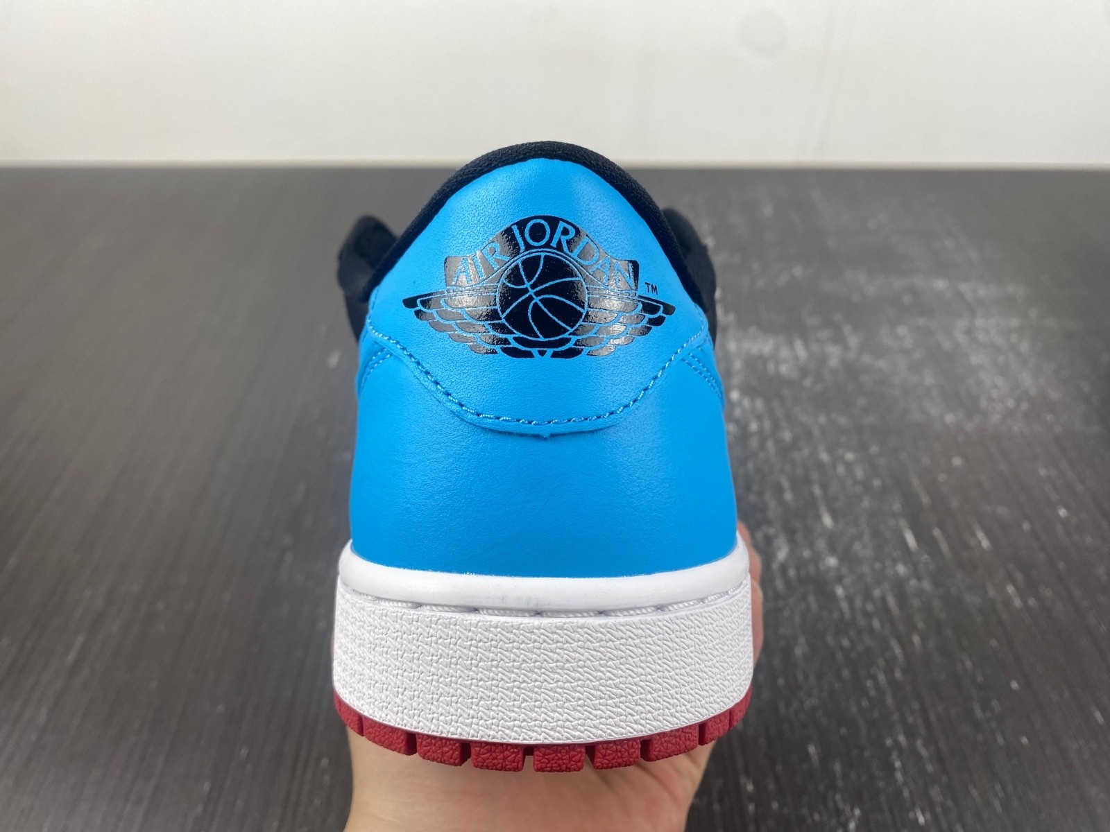 Air Jordan 1 Low OG WMNS UNC to Chicago CZ0775-046
