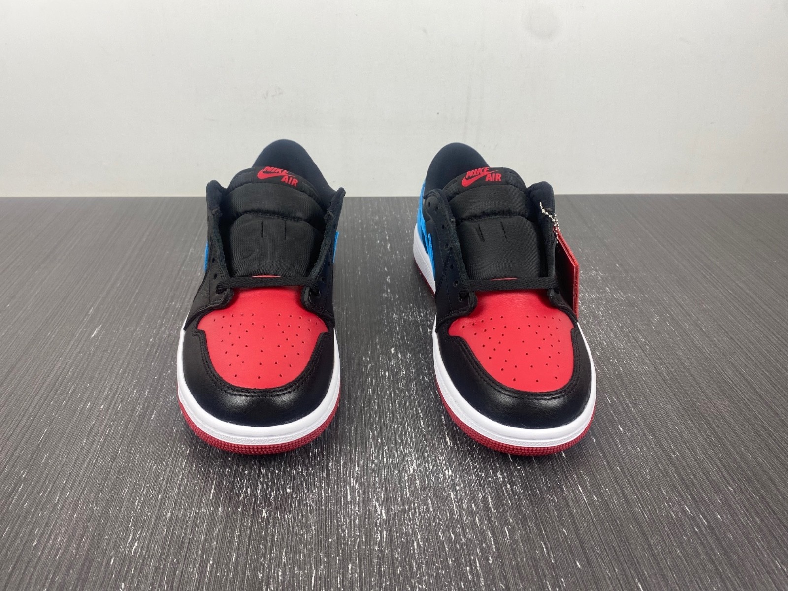 Air Jordan 1 Low OG WMNS UNC to Chicago CZ0775-046
