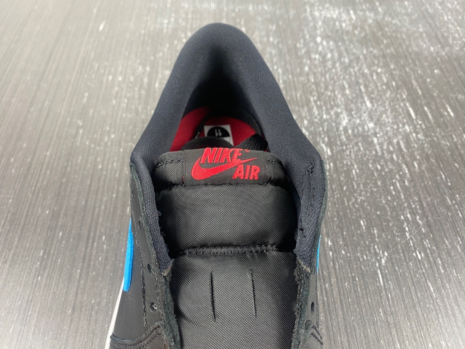 Air Jordan 1 Low OG WMNS UNC to Chicago CZ0775-046