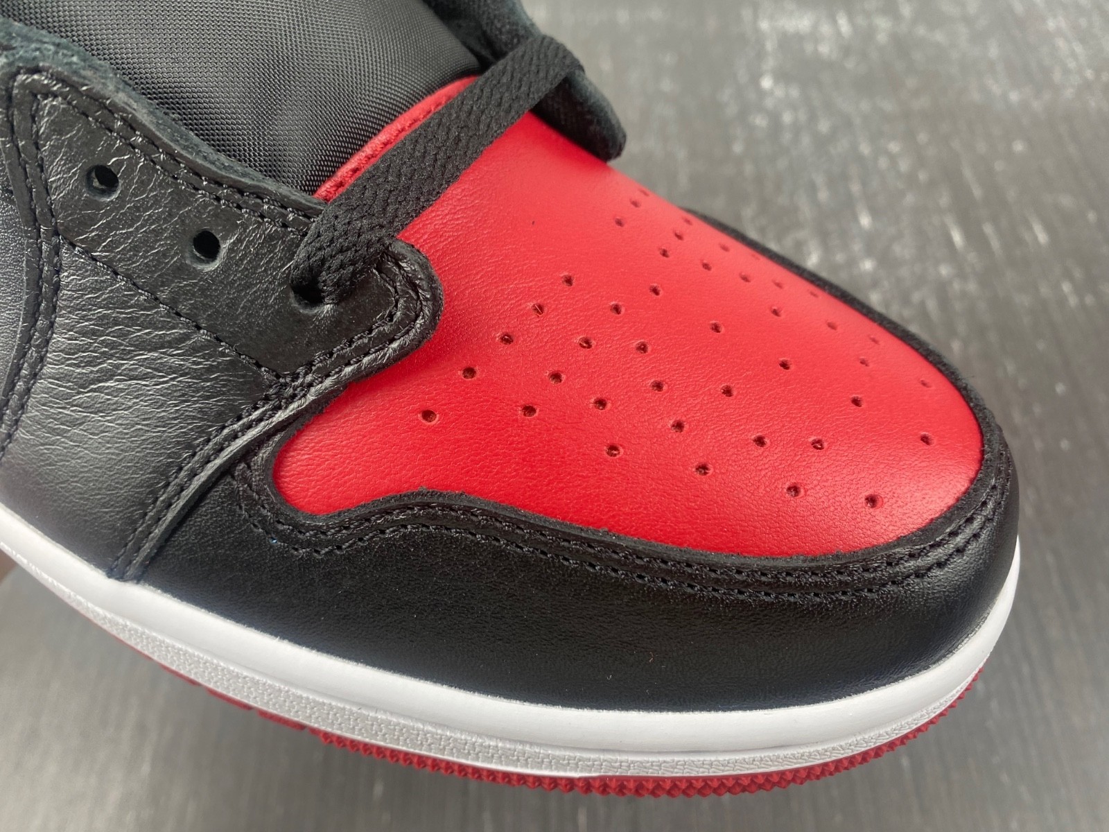 Air Jordan 1 Low OG WMNS UNC to Chicago CZ0775-046